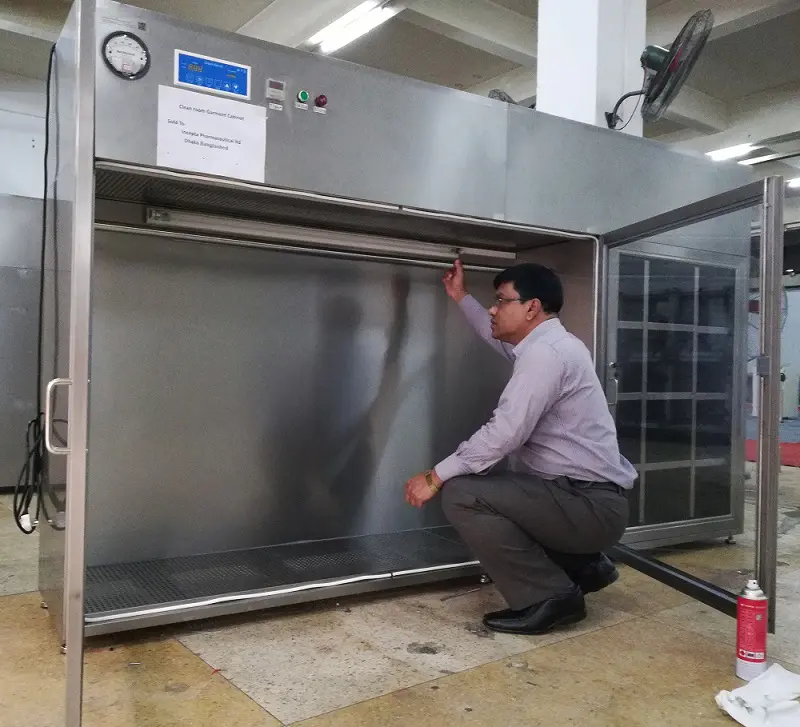 Bangladeshi Client Come HaoAirTech Inspection  Cleanroom Garment Cabinet